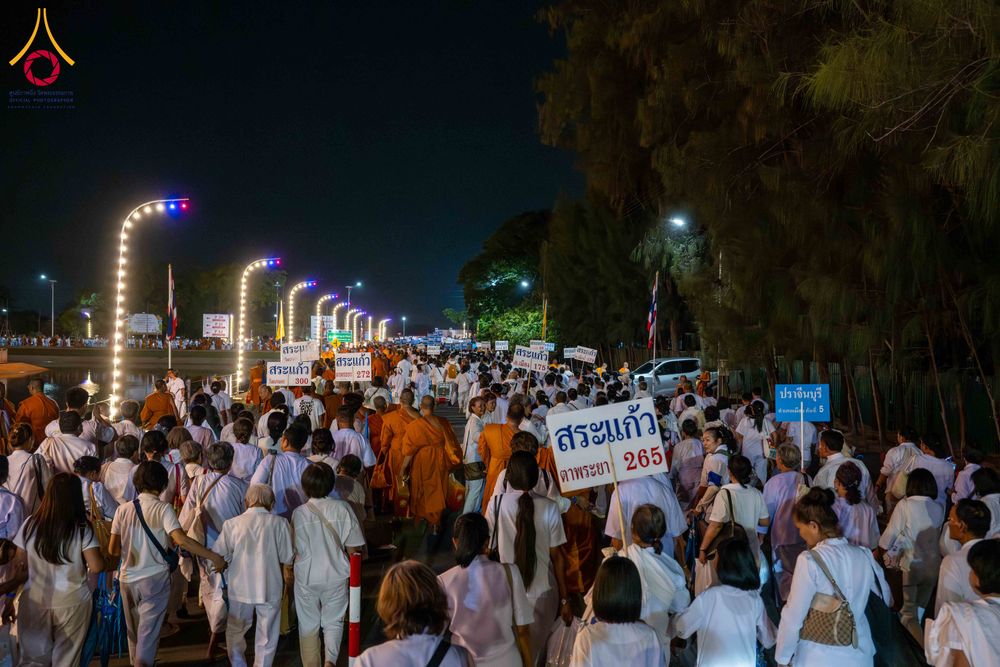 ภาพ No.324533:วันที่ 22 เมษายน พ.ศ.2569 (วันคุ้มครองโลก) บรรยากาศพระสังฆาธิการและสาธุชน การเดินทางกลับ งานถวายมหาสังฆทาน 40,000 กว่าวัดทั่วประเทศ วัดพระธรรมกาย