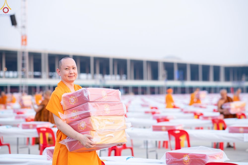 ภาพ No.323190:วันที่ 19 เมษายน พ.ศ.2569 การเรียงกล่องไทยธรรม , เตรียมงานจราจร เพื่องานถวายมหาสังฆทาน 40,000 กว่าวัดทั่วประเทศ วันคุ้มครองโลก 22 เมษายน พ.ศ.2569 วัดพระธรรมกาย