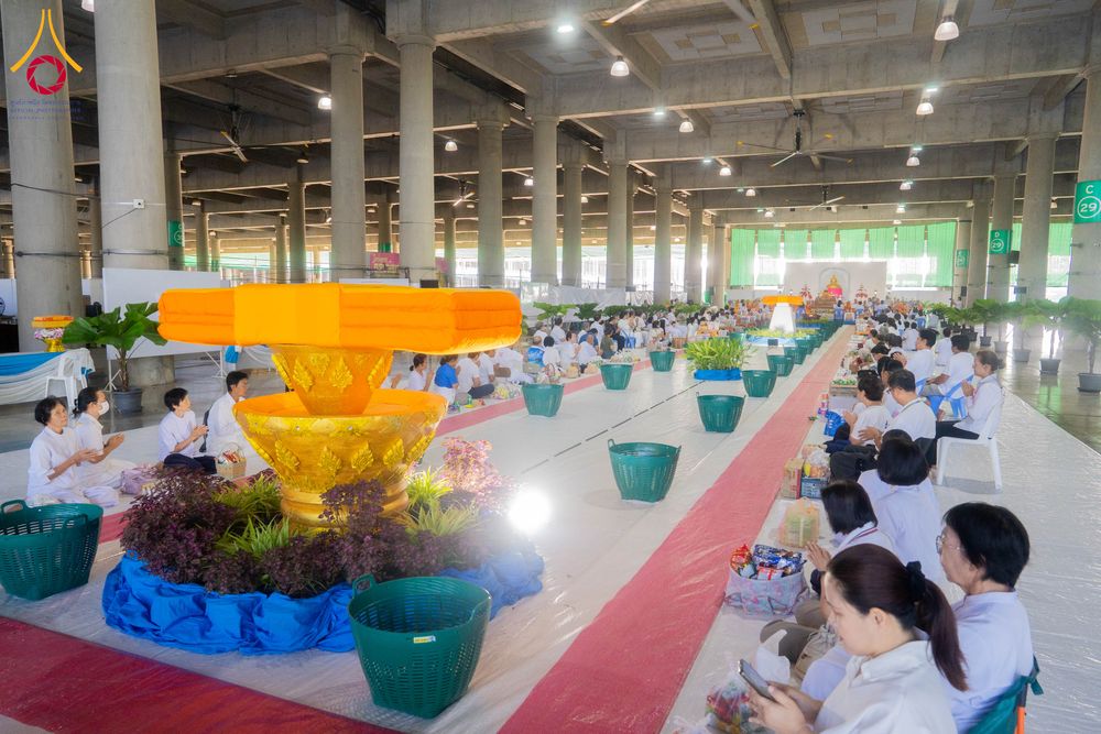 ภาพ No.336556:วันอาทิตย์ที่ 21 มิถุนายน 2569  พิธีตักบาตรพระใหม่ โครงการอุปสมบทหมู่ รุ่นผู้บริหาร  ณ วิหารคด วัดพระธรรมกาย