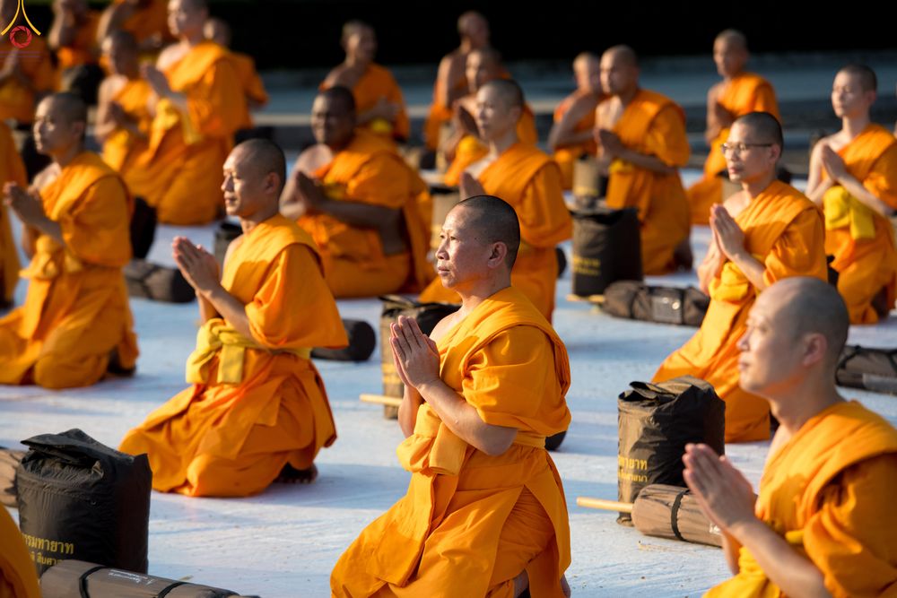 ภาพ No.281624:วันที่ 24 ธันวาคม พ.ศ.2568 พระธรรมยาตรา ปฏิบัติธรรม และถ่ายภาพหมู่ประวัติศาสตร์ ณ ลานหน้ามหาวิหารพระมงคลเทพมุนีฯ วัดพระธรรมกาย