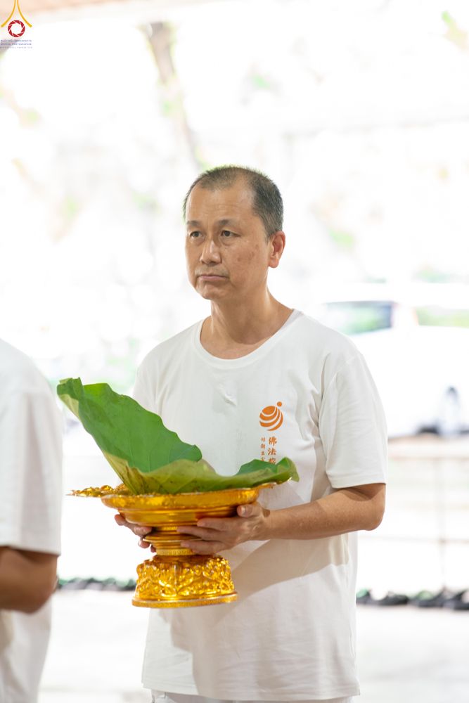 ภาพ No.338242:วันอาทิตย์ที่ 5 กรกฎาคม พศ.2569 พิธีตัดปอยผมธรรมทายาทนานาชาติ IDOP รุ่นที่ 21 จากประเทศจีน มาเลเซีย สิงคโปร์ และไต้หวัน ณ โถงช้าง วัดพระธรรมกาย