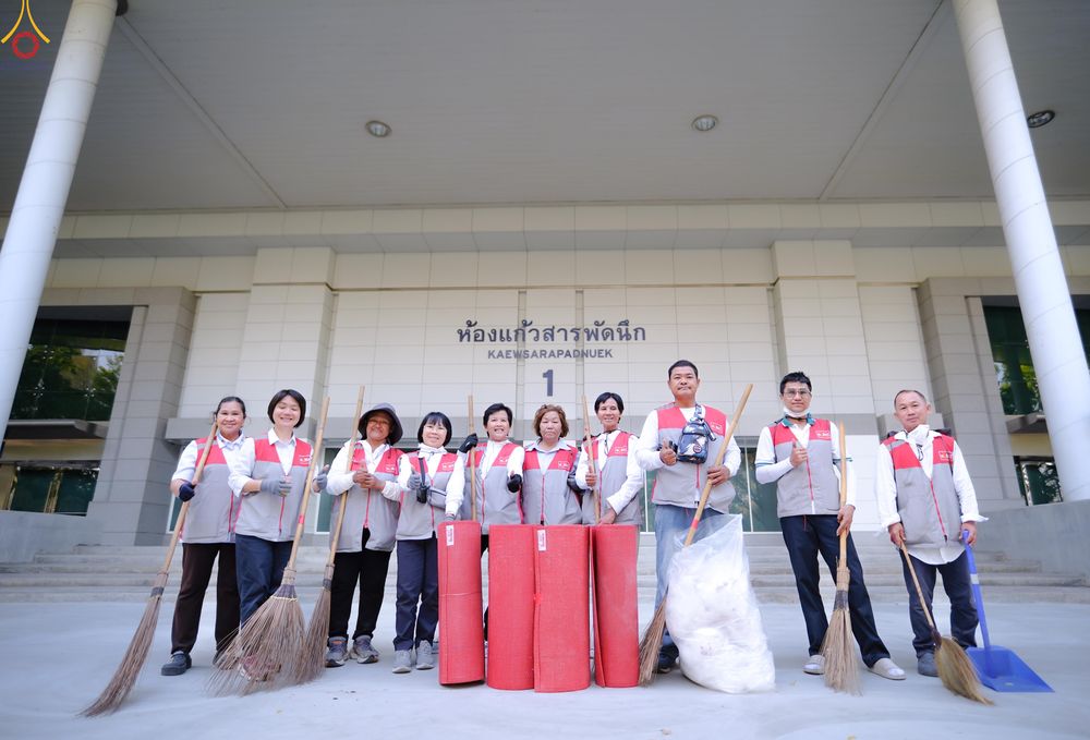 ภาพ No.306524:ภาพเบื้องหลังอาสาสมัครรวมใจ ชุดที่ 5 ในโครงการธรรมยาตรา กตัญญูบูชา มหาปูชนียาจารย์ พระมงคลเทพมุนี(สด จนฺทสโร) พระผู้ปราบมาร อนุสรณ์สถาน 7 แห่ง ปีที่ 14