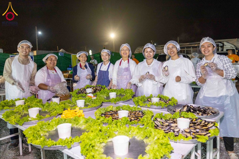 ภาพ No.299088:วันที่ 21 มกราคม พ.ศ. 2569 พิธีถวายภัตตาหารเป็นสังฆทาน แด่พระธรรมยาตรา ณ อนุสรณ์สถานบางปลา วัดบางปลา อำเภอบางเลน จังหวัดนครปฐม ในโครงการธรรมยาตรา กตัญญูบูชา มหาปูชนียาจารย์ พระมงคลเทพมุนี(สด จนฺทสโร) พระผู้ปราบมาร อนุสรณ์สถาน 7 แห่ง ปีที่ 14