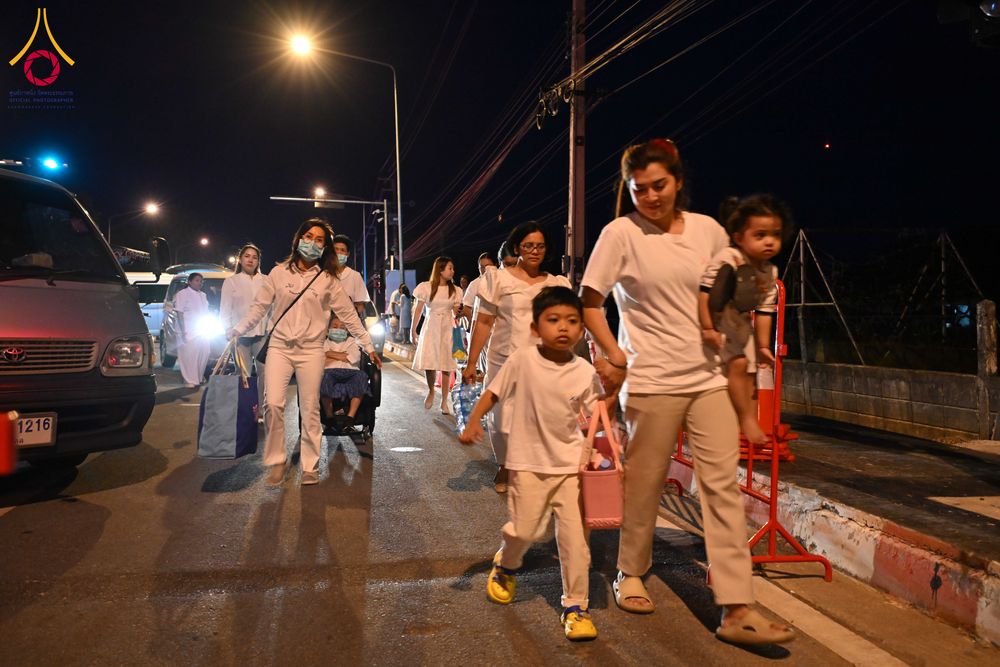 ภาพ No.281482:วันอาทิตย์ที่ 28 ธันวาคม พ.ศ.2568 ตักบาตรพระ 1000 รูป ปีที่ 1 ทำบุญเมืองสตูลส่งท้ายปี ณ หน้าโรงเรียนสตูลวิทยา จ.สตูล