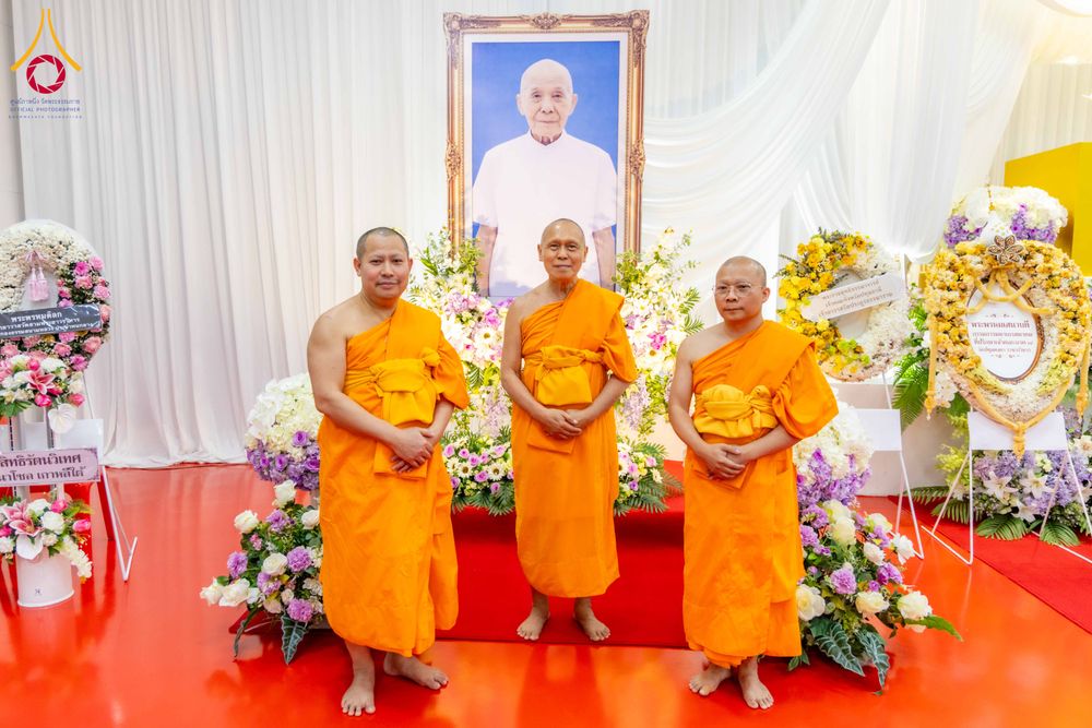 ภาพ No.316076:วันศุกร์ที่ 27 มีนาคม พ.ศ. 2569 พิธีบำเพ็ญกุศล คุณพ่อณรงค์ จินตมากุล  สิริอายุ 99 ปี 11 เดือน โยมบิดา พระครูปลัดรัตนวีรวัฒน์ (รังสฤษดิ์ อิทฺธิจินตโก) ที่ปรึกษาเจ้าคณะจังหวัดปทุมธานี เจ้าอาวาสวัดพระธรรมกาย  ณ ห้องปลูกศรัทธา 2 วัดพระธรรมกาย ปทุมธานี