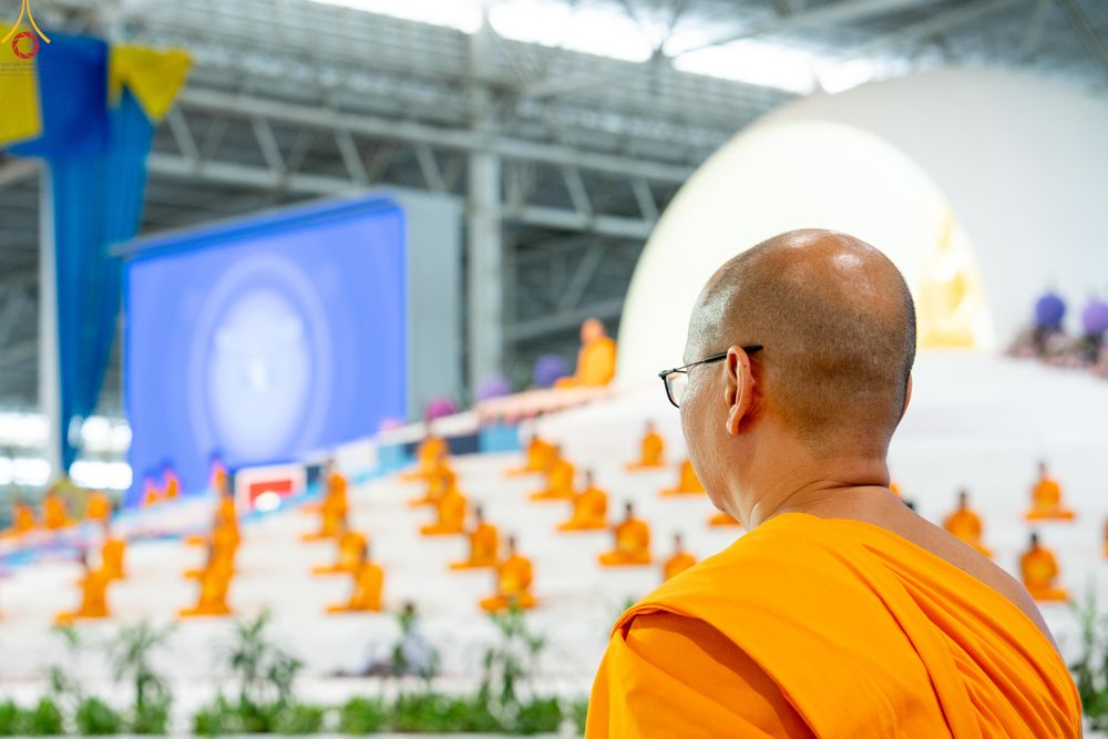 ภาพ No.338912:วันอาทิตย์ที่ 12 กรกฎาคม พ.ศ.2569 พิธีมุทิตาผู้สอบได้เปรียญธรรม ประโยค 1-2 ถึง ป.ธ.9 และ บ.ศ.1-2 ถึง บ.ศ.6 สำนักศาสนศึกษาวัดพระธรรมกาย ประจำปี 2569, พิธีมอบตราตั้งแต่งตั้งอาจารย์ใหญ่ สำนักศาสนศึกษาวัดพระธรรมกาย