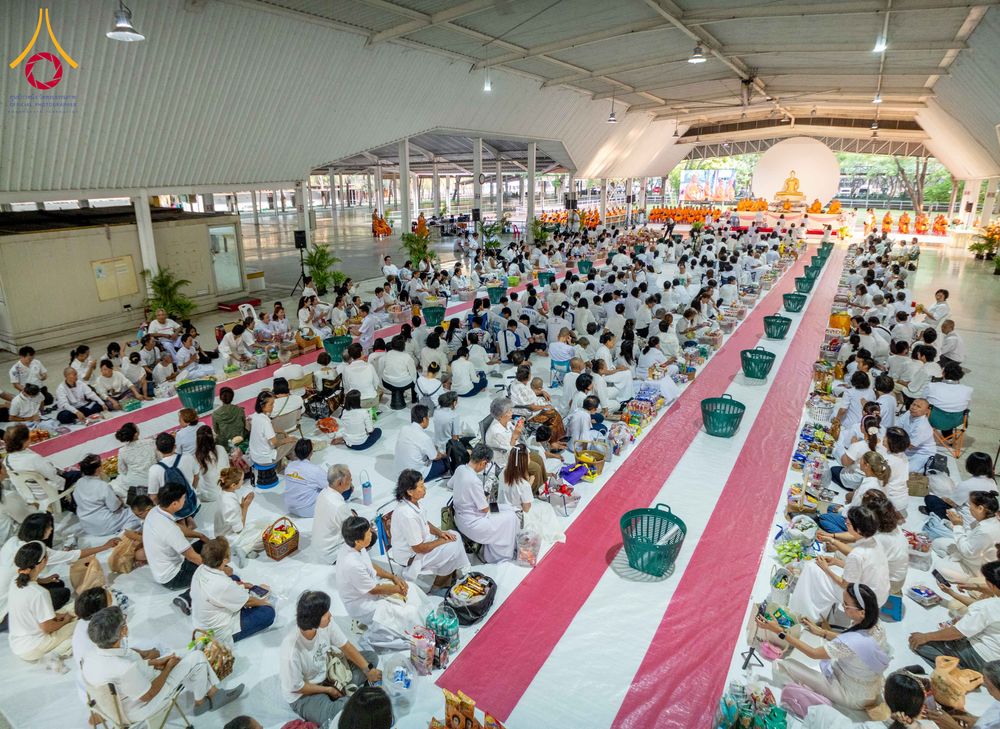 ภาพ No.322906:วันอาทิตย์ที่ 19 เมษายน พ.ศ. 2569 ตักบาตรฉลองพระใหม่ โครงการบรรพชาและอุปสมบทหมู่ รุ่นบูชาธรรม 82 ปี หลวงพ่อธัมมชโย ณ อาคารโถงช้าง สำนักงานใหญ่