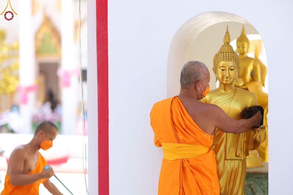 ภาพ No.71545:พระธรรมยาตรา ปฏิบัติศาสนกิจ ทำนุบำรุงศาสนสถาน, ปฏิบัติธรรม ร่วมกับชุมชน,นักเรียนเด็กดีวีสตาร์ และร่วมพิธีทอดผ้าป่าบำรุงศาสนสถาน ในโครงการธรรมยาตรากตัญญูบูชา มหาปูชนียาจารย์ พระมงคลเทพมุนี(สด จนฺทสโร) พระผู้ปราบมาร อนุสรณ์สถาน 7 แห่ง ปีที่ 11 ณ วัดสองพี่น