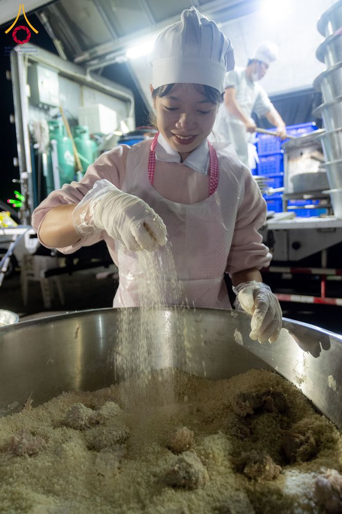 ภาพ No.293677:วันที่ 14 มกราคม พ.ศ. 2569  พิธีถวายภัตตาหารเป็นสังฆทาน แด่พระธรรมยาตรา  ณ วัดสองพี่น้อง ต.ต้นตาล อ.สองพี่น้อง จ.สุพรรณบุรี  ในโครงการธรรมยาตรา กตัญญูบูชา มหาปูชนียาจารย์  พระมงคลเทพมุนี(สด จนฺทสโร) พระผู้ปราบมาร  อนุสรณ์สถาน 7 แห่ง ปีที่ 14