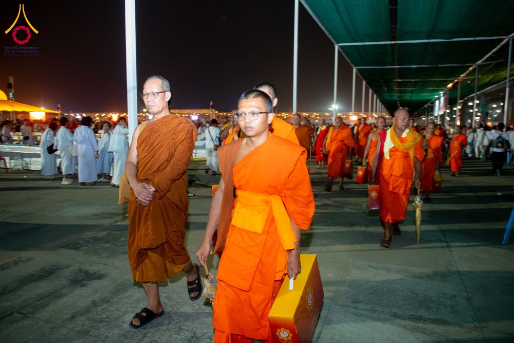 ภาพ No.324483:วันที่ 22 เมษายน พ.ศ.2569 (วันคุ้มครองโลก) บรรยากาศพระสังฆาธิการและสาธุชน การเดินทางกลับ งานถวายมหาสังฆทาน 40,000 กว่าวัดทั่วประเทศ วัดพระธรรมกาย