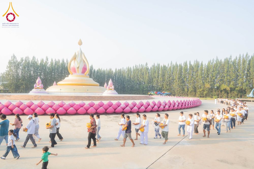 ภาพ No.318639:วันที่ 29 มีนาคม พ.ศ. 2569 พิธีเวียนประทักษิณ มอบผ้าไตร บรรพชาสามเณร  ณ ศูนย์อบรมเยาวชนกาญบุรี