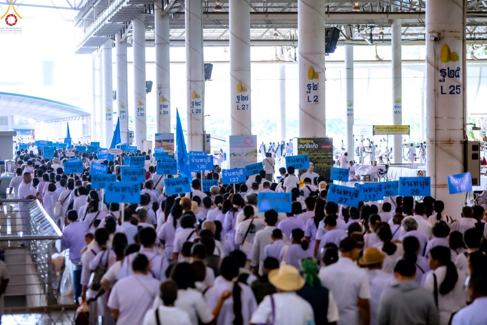 ภาพ No.324405:วันที่ 22 เมษายน พ.ศ.2569 (วันคุ้มครองโลก) งานถวายมหาสังฆทาน 40,000 กว่าวัดทั่วประเทศ บรรยากาศพระสังฆาธิการและสาธุชน  เดินทางเข้าลานธรรม วัดพระธรรมกาย