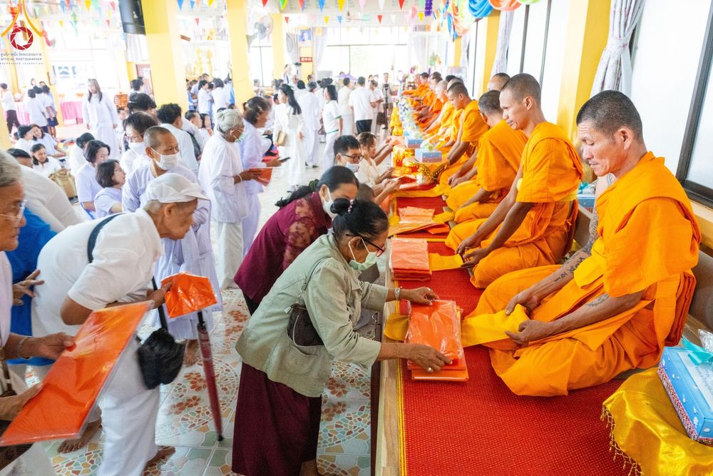 ภาพ No.192201:พิธีทอดผ้าป่าทำนุบำรุงศาสนสถาน ณ วัดนราภิรมย์ ตำบลนราภิรมย์ อำเภอบางเลน จังหวัดนครปฐม ในโครงการธรรมยาตรา กตัญญูบูชา มหาปูชนียาจารย์ พระมงคลเทพมุนี(สด จนฺทสโร) พระผู้ปราบมาร อนุสรณ์สถาน 7 แห่ง ปีที่ 13 วันที่ 9 มกราคม พ.ศ. 2568