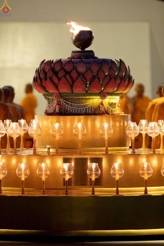 ภาพ No.241048:วันพุธที่ 27 สิงหาคม พ.ศ. 2568 พิธีจุดประทีป ในวันธรรมชัย ณ วัดพระธรรมกาย