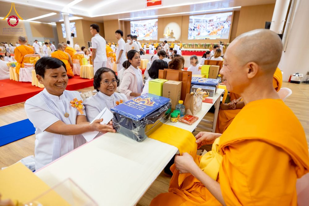 ภาพ No.272941:วันอาทิตย์ที่ 23 พฤศจิกายน พ.ศ.2568 พิธีมุทิตาสักการะ พระมหาเถระและพระเถระ ประจำปีพุทธศักราช 2568 ณ ห้องแก้วสารพัดนึก 2 สภาธรรมกายสากล  วัดพระธรรมกาย