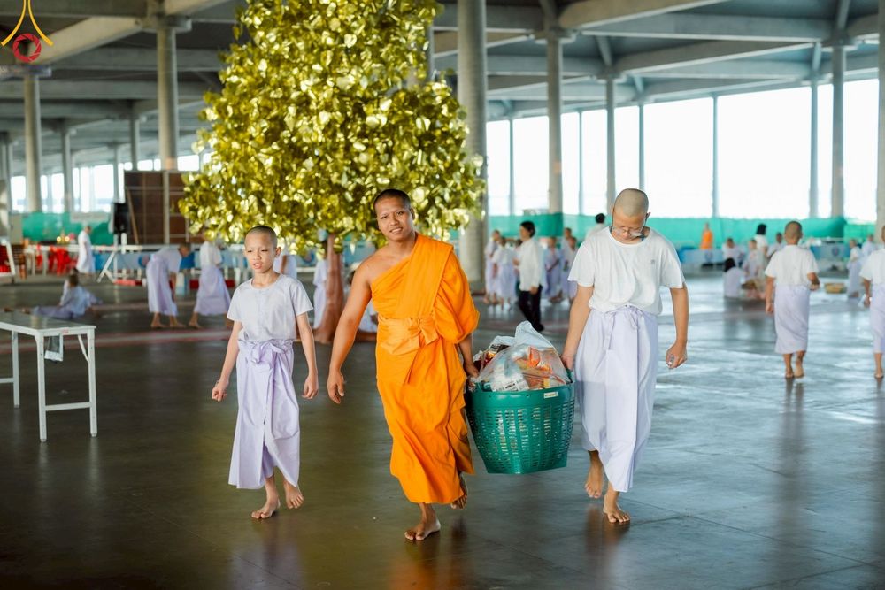 ภาพ No.214662:วันศุกร์ที่ 4 เมษายน พ.ศ.2568 นาคธรรมทายาทตักบาตรพระพี่เลี้ยง ในโครงการบรรพชาสามเณร ฟื้นฟูพระพุทธศาสนาทั่วไทย ณ วิหารคด 22 วัดพระธรรมกาย