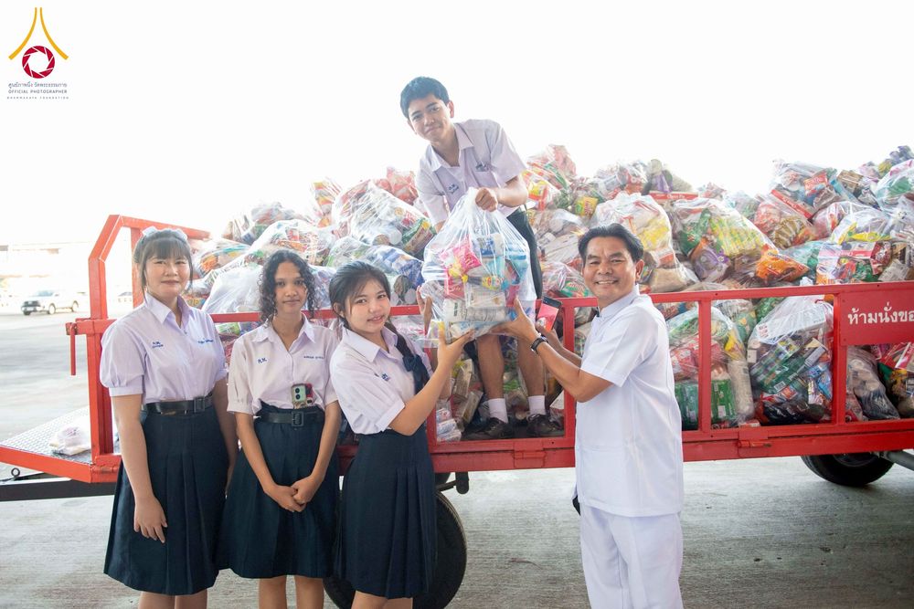 ภาพ No.277065:วันอาทิตย์ที่ 7 ธันวาคม พ.ศ. 2568 พิธีตักบาตรอาทิตย์ต้นเดือน ณ บ้านแก้วเรือนทองคุณยายฯ วัดพระธรรมกาย