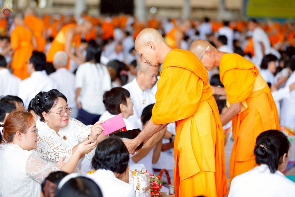 ภาพ No.263943:วันอาทิตย์ที่ 2 พฤศจิกายน พ.ศ. 2568 พิธีตักบาตรอาทิตย์ต้นเดือน ณ บ้านแก้วเรือนทองคุณยายฯ วัดพระธรรมกาย