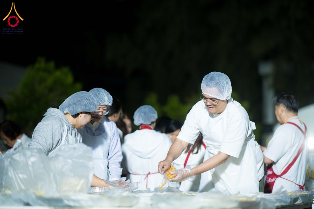 ภาพ No.287956:วันที่ 4 มกราคม พ.ศ. 2569 พิธีถวายภัตตาหารเป็นสังฆทาน แด่พระธรรมยาตรา ในโครงการธรรมยาตรา กตัญญูบูชา มหาปูชนียาจารย์ พระมงคลเทพมุนี(สด จนฺทสโร) พระผู้ปราบมาร อนุสรณ์สถาน 7 แห่ง ปีที่ 14 ณ อนุสรณ์สถานมหาวิหารพระมงคลเทพมุนี (โลตัสแลนด์) อ.สองพี่น้อง จ.สุพรร