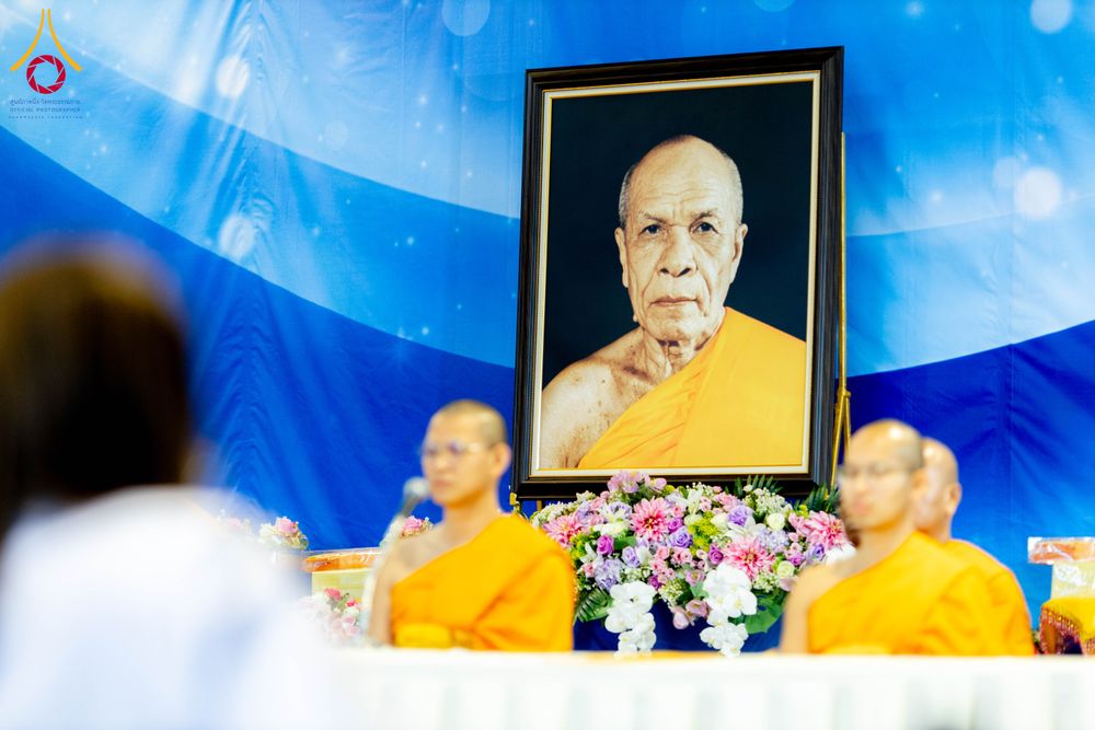 ภาพ No.288289:วันที่ 5 มกราคม พ.ศ. 2569 พิธีถวายภัตตาหารเป็นสังฆทาน แด่พระธรรมยาตรา ในโครงการธรรมยาตรา กตัญญูบูชา มหาปูชนียาจารย์ พระมงคลเทพมุนี(สด จนฺทสโร) พระผู้ปราบมาร อนุสรณ์สถาน 7 แห่ง ปีที่ 14 ณ อนุสรณ์สถานมหาวิหารพระมงคลเทพมุนี (โลตัสแลนด์) อ.สองพี่น้อง จ.สุพรร