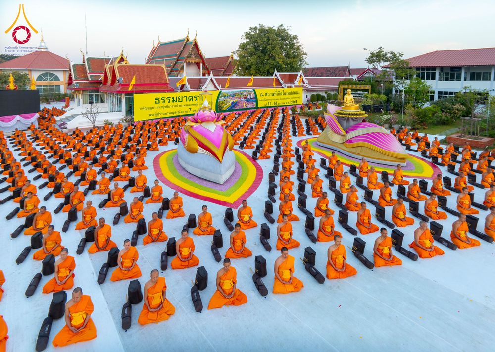 ภาพ No.294616:วันอาทิตย์ที่ 14 ธันวาคม พ.ศ.2568 พระธรรมยาตราปฏิบัติธรรมและถ่ายภาพหมู่ประวัติศาสตร์ ณ วัดสองพี่น้อง ต.ต้นตาล อ.สองพี่น้อง จ.สุพรรณบุรี ในโครงการธรรมยาตรา กตัญญูบูชา มหาปูชนียาจารย์ พระมงคลเทพมุนี(สด จนฺทสโร) พระผู้ปราบมาร อนุสรณ์สถาน 7 แห่ง ปีที่ 14