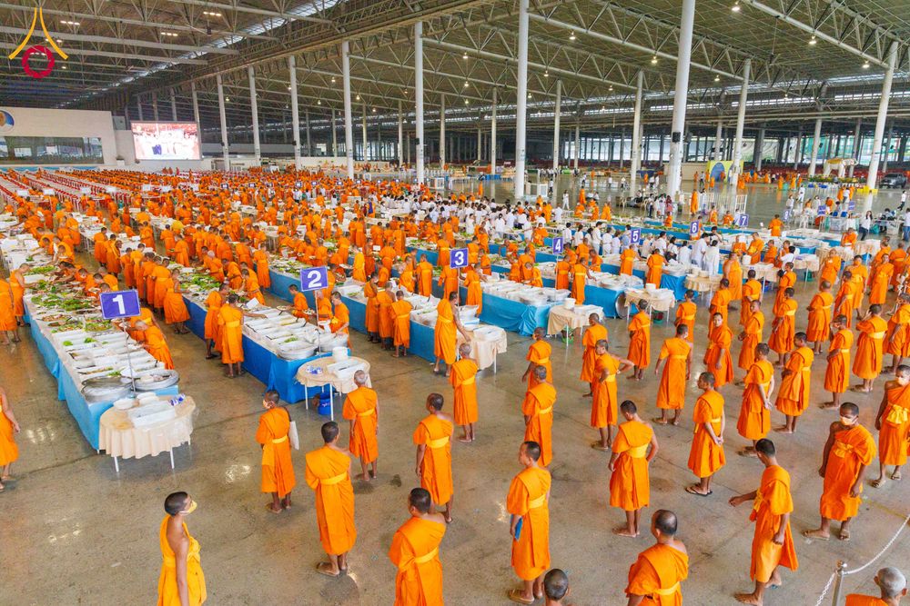 ภาพ No.306367:วันที่ 30 มกราคม พ.ศ. 2569 พิธีถวายภัตตาหารเป็นสังฆทาน แด่พระธรรมยาตรา ณ วัดพระธรรมกาย  จังหวัดปทุมธานี ในโครงการธรรมยาตรา กตัญญูบูชา มหาปูชนียาจารย์ พระมงคลเทพมุนี(สด จนฺทสโร) พระผู้ปราบมาร อนุสรณ์สถาน 7 แห่ง ปีที่ 14