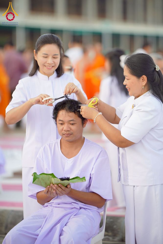 ภาพ No.274730:วันอาทิตย์ที่ 30 พฤศจิกายน พ.ศ. 2568 พิธีปลงผม โครงการอุปสมบทบูชาธรรมมหาปูชนียาจารย์ ปี 2568 ณ ลานธรรมพระมหาธรรมกายเจดีย์ ฝั่งทิศตะวันตก ระหว่างวิหารคดหมายเลข 8 และ 9 วัดพระธรรมกาย