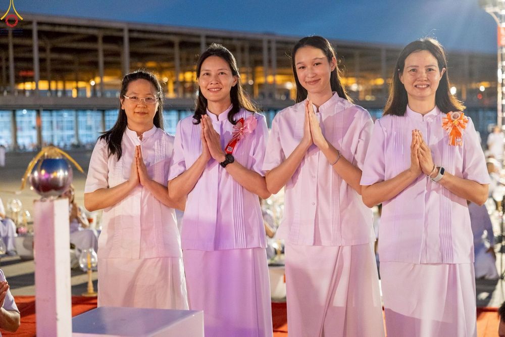 ภาพ No.253733:วันที่ 10 ตุลาคม พ.ศ. 2568 พิธีจุดประทีปบูชาพระผู้ปราบมาร, พิธีจุดประทีปบนพระมหาธรรมกายเจดีย์  20,000 ดวง เนื่องในวันคล้ายวันเกิดครบรอบ 141 ปี พระมงคลเทพมุนี (สด จนฺทสโร)