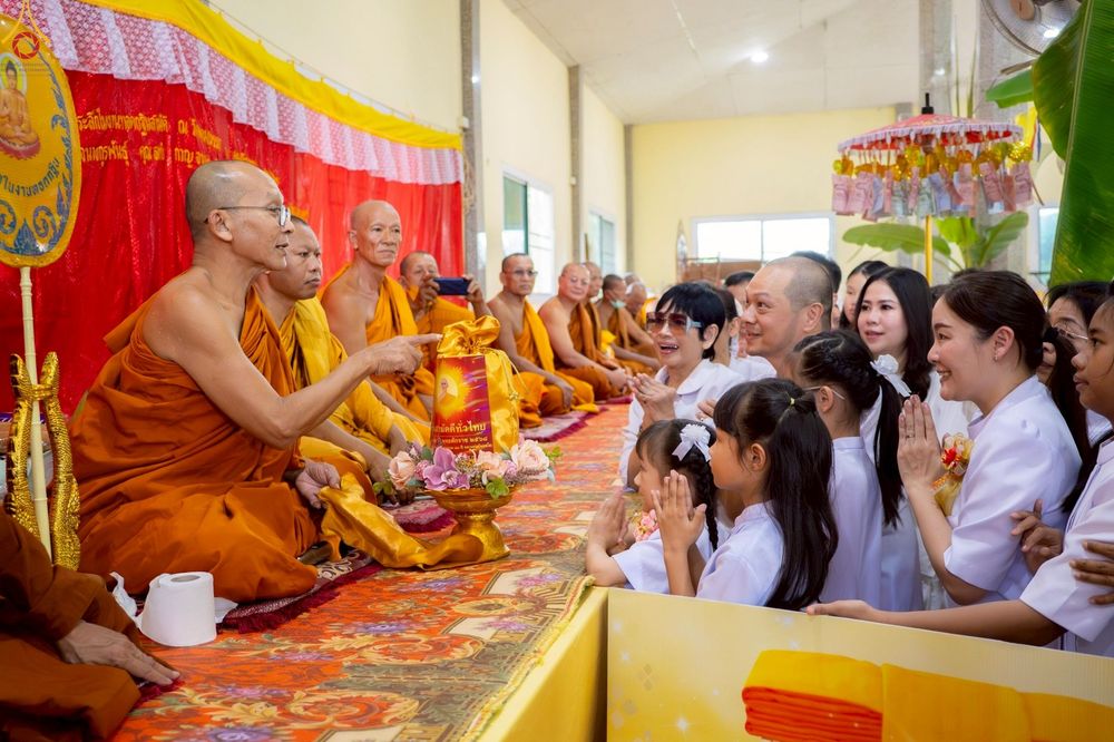 ภาพ No.257738:วันที่ 18 ตุลาคม พ.ศ. 2568 พิธีทอดกฐินสามัคคีทั่วไทย 30,000 วัด โดยคณะศิษยานุศิษย์ บูชาธรรม 81 ปี หลวงพ่อธัมมชโย ณ วัดร่มโพธิ์ทองสันติสุข จังหวัดชลบุรี