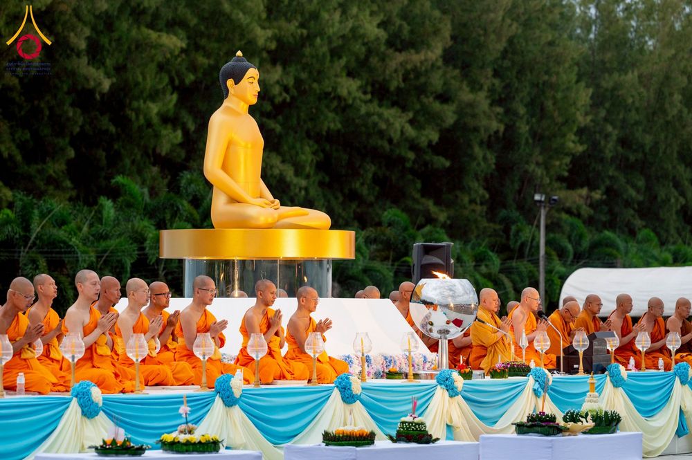 ภาพ No.266083:วันพุธที่ 5 พฤศจิกายน พ.ศ. 2568 (วันพระ ขึ้น 15 ค่ำ เดือน 12) พิธีจุดประทีปโคมลาน, โคมลอย และลอยกระทง ถวายประทีปเป็นพุทธบูชา สร้างความสว่างไสวให้กับแผ่นดินด้วยแสงธรรม ณ พุทธอุทยานนานาชาติ จังหวัดหนองคาย