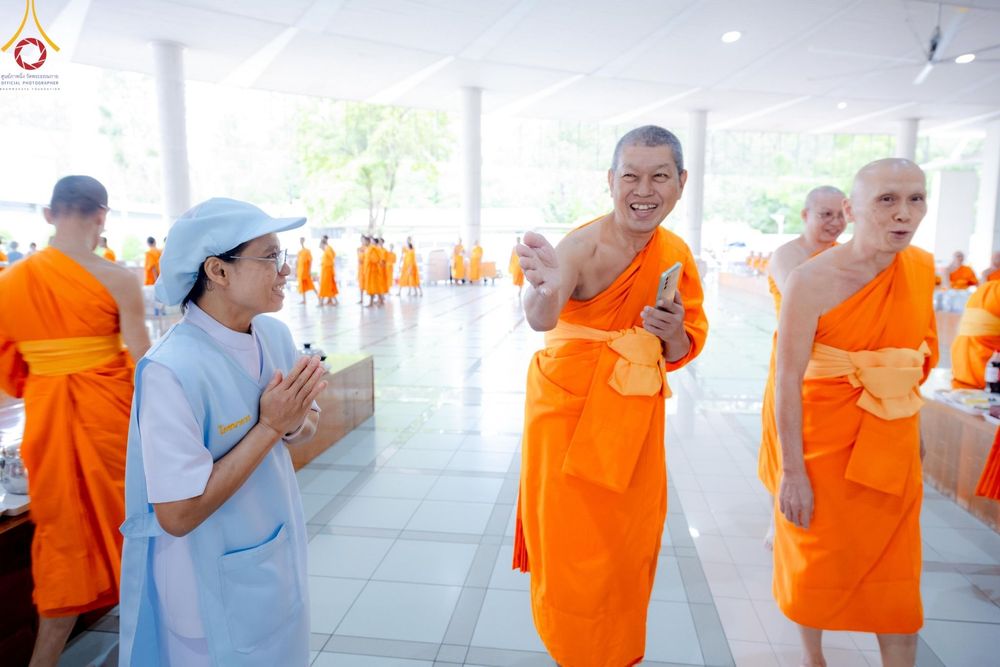 ภาพ No.182322:พิธีถวายภัตตาหารเมนูสวรรค์ "เพื่อการบรรลุธรรม" วันเสาร์ที่ 14 ธันวาคม พ.ศ. 2567 ณ หอฉันคุณยายอาจารย์ฯ วัดพระธรรมกาย