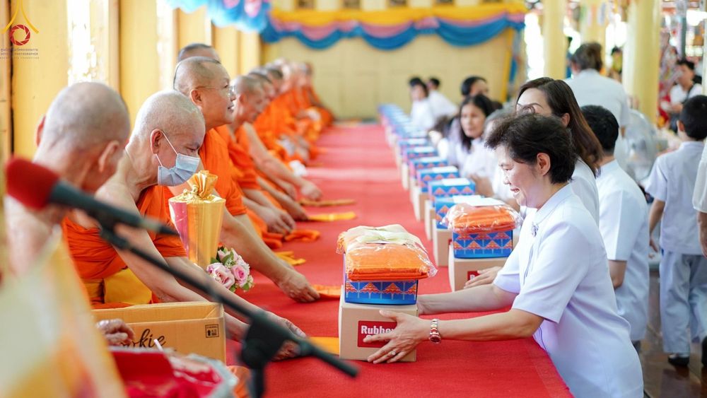 ภาพ No.172117:พิธีทอดกฐิน ณ วัดเทพากร เขตบางพลัด กรุงเทพมหานคร ในโครงการกฐินสามัคคีทั่วไทย 30,000 วัด บูชาธรรม 80 ปี หลวงพ่อธัมมชโย โดยคณะศิษยานุศิษย์วัดพระธรรมกาย วันที่ 27 ตุลาคม พ.ศ. 2567