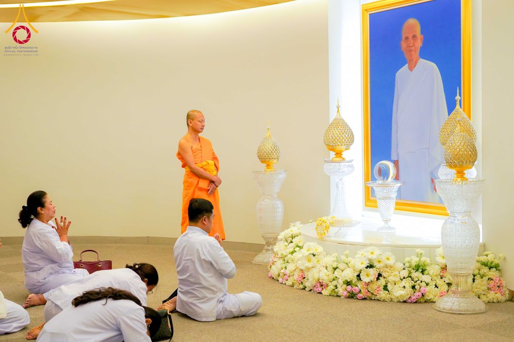 ภาพ No.327661:วันที่ 1-6 พฤษภาคม พ.ศ.2569 ต้อนรับชาวต่างชาติ พระภิกษุ คณะชาวเมียนมาร์  อุบาสิกาชาวอินเดีย เยี่ยมชมวัดพระธรรมกายและสักการะพระมหาธรรมกายเจดีย์