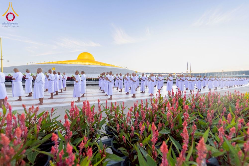 ภาพ No.276590:วันเสาร์ที่ 6 ธันวาคม  พ.ศ. 2568 พิธีเวียนประทักษิณและพิธีวันทาเจดีย์ โครงการอุปสมบทบูชาธรรมมหาปูชนียาจารย์ ประจำปี พ.ศ.2568 โครงการบวชพระนานาชาติ AEC และ WAB รุ่น CEO (นักบริหาร) รุ่นที่ 5 ณ มหาธรรมกายเจดีย์ วัดพระธรรมกาย