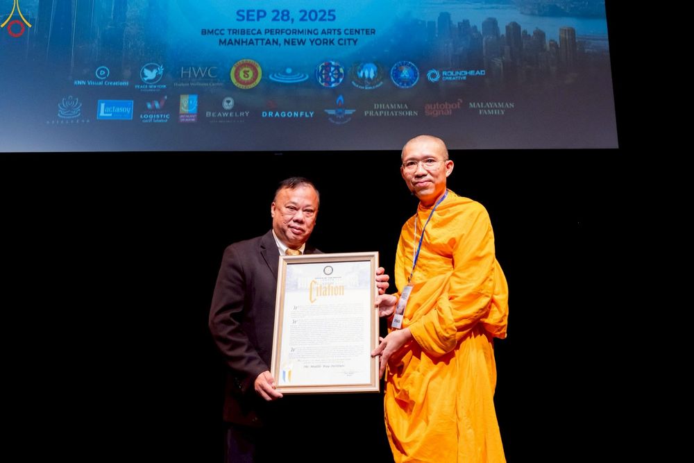 ภาพ No.249748:วันอาทิตย์ที่ 28 กันยายน พ.ศ. 2568 การปฏิบัติธรรมบูชาธรรม 108 ปี แห่งการบรรลุธรรมของหลวงปู่วัดปากน้ำ ได้จุดประทีปสันติภาพไปทั่วโลก และได้ร่วมเสวนาทางปัญญา เพื่อการขยายพระพุทธศาสนาวิชชาธรรมกายไปทั่วโลก  ในงาน HTC Newyork USA