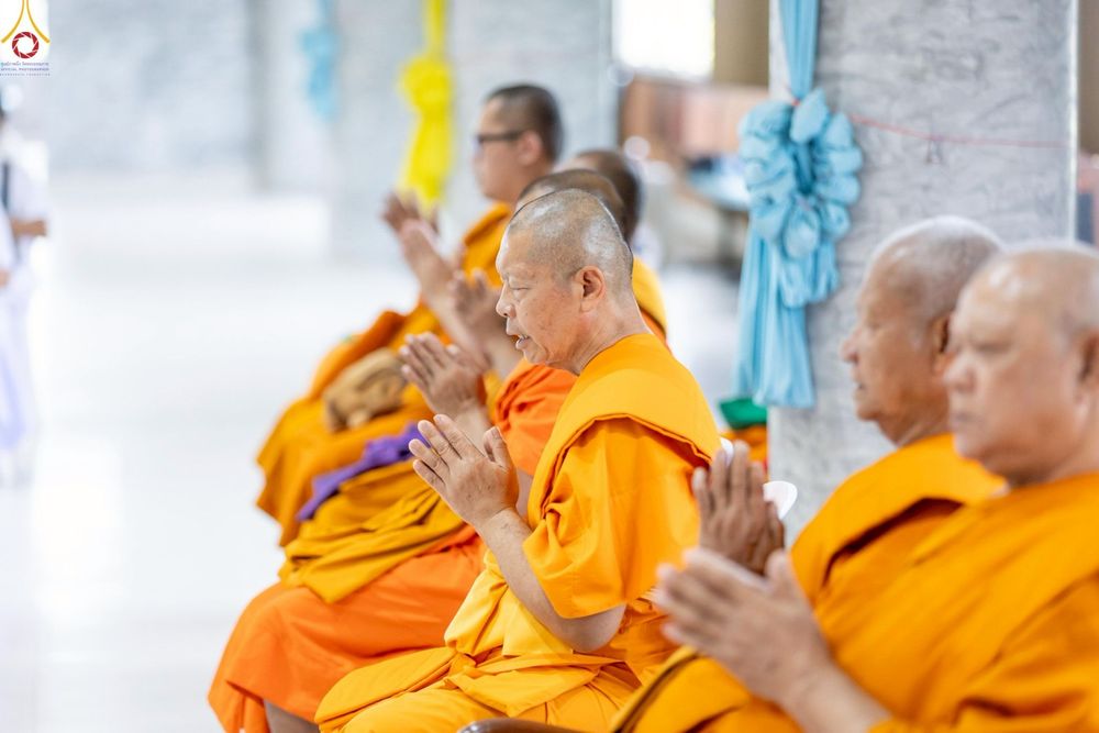 ภาพ No.249053:วันที่ 26-28 กันยายน พ.ศ. 2568 โครงการอบรม อุบาสกแก้ว อุบาสิกาแก้ว รุ่นที่ 3  ณ ศูนย์ปฏิบัติธรรมสมุทรปราการ ได้รับความเมตตาจากคณะสงฆ์ในพื้นที่  รวมถึงผู้บริหารสถานศึกษา ที่นำนักเรียนระดับมัธยมปลาย  มารับฟังข้อมูลเพื่อที่จะเป็นกำลังสำคัญ ในการเข้าร่วมขบวน