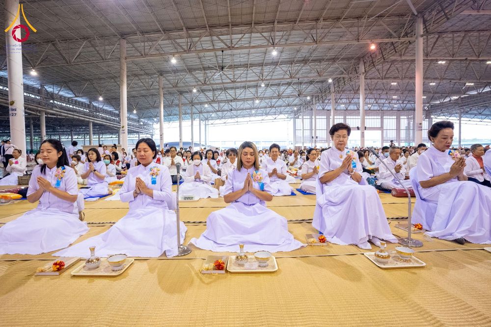 ภาพ No.204269:พิธีถวายภัตตาหารเป็นสังฆทาน แด่พระธรรมยาตรา ณ วัดพระธรรมกาย ตำบลคลองสาม อำเภอคลองหลวง จังหวัดปทุมธานี ในโครงการธรรมยาตรา กตัญญูบูชา มหาปูชนียาจารย์ พระมงคลเทพมุนี(สด จนฺทสโร) พระผู้ปราบมาร อนุสรณ์สถาน 7 แห่ง ปีที่ 13 วันที่ 31 มกราคม พ.ศ. 2568