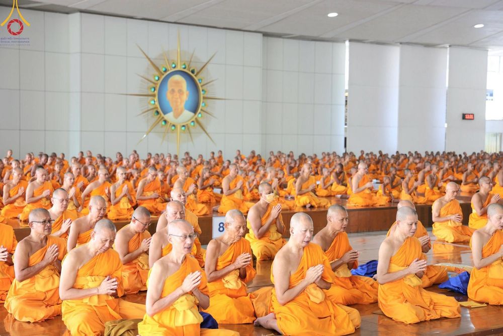 ภาพ No.208345:พิธีสวดพระพุทธมนต์ และถวายภัตตาหารเมนูสวรรค์แด่พระภิกษุ สามเณร วันที่ 15 กุมภาพันธ์ พ.ศ. 2568 ณ หอฉันคุณยายอาจารย์ฯ วัดพระธรรมกาย