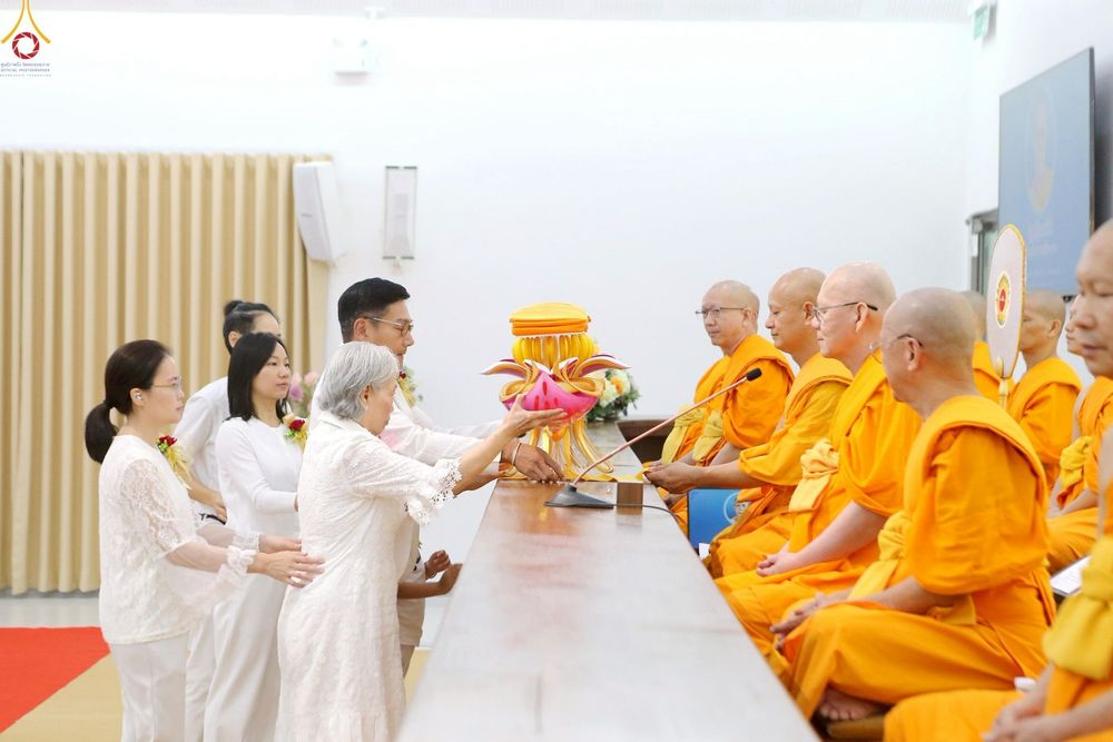 ภาพ No.258591:วันที่ 19 ตุลาคม พ.ศ. 2568 พิธีทอดกฐินสามัคคีทั่วไทย 30,000 วัด โดยคณะศิษยานุศิษย์ บูชาธรรม 81 ปี หลวงพ่อธัมมชโย ณ ศูนย์ปฎิบัติธรรมน้ำใสใจสว่าง  เขตบางกอกน้อย กรุงเทพมหานคร