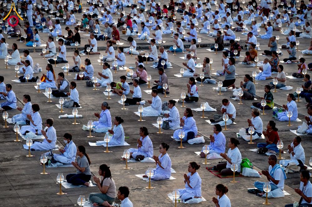 ภาพ No.250429:วันอังคารที่ 7 ตุลาคม พ.ศ. 2568 พิธีจุดประทีปบูชาพระรัตนตรัย ณ ลานธรรมปทุมรัตน์ธรรมเจดีย์ พุทธอุทยานนานาชาติ อ.โพนพิสัย จ.หนองคาย