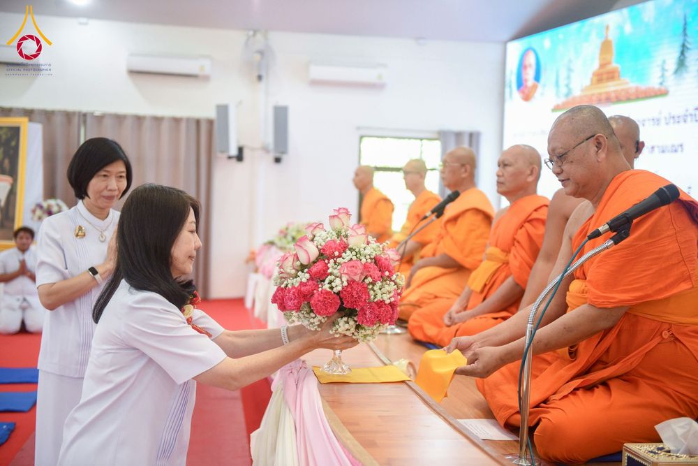 ภาพ No.278076:วันเสาร์ที่ 6 ธันวาคม พ.ศ. 2568 พิธีเวียนประทักษิณ ขอขมามอบผ้าไตร บรรพชาอุปสมบทหมู่ธรรมทายาท จำนวน 53 รูป โครงการอุปสมบทหมู่ รุ่นบูชาธรรมมหาปูชนียาจารย์ ประจำปี 2568 จังหวัดสระบุรี