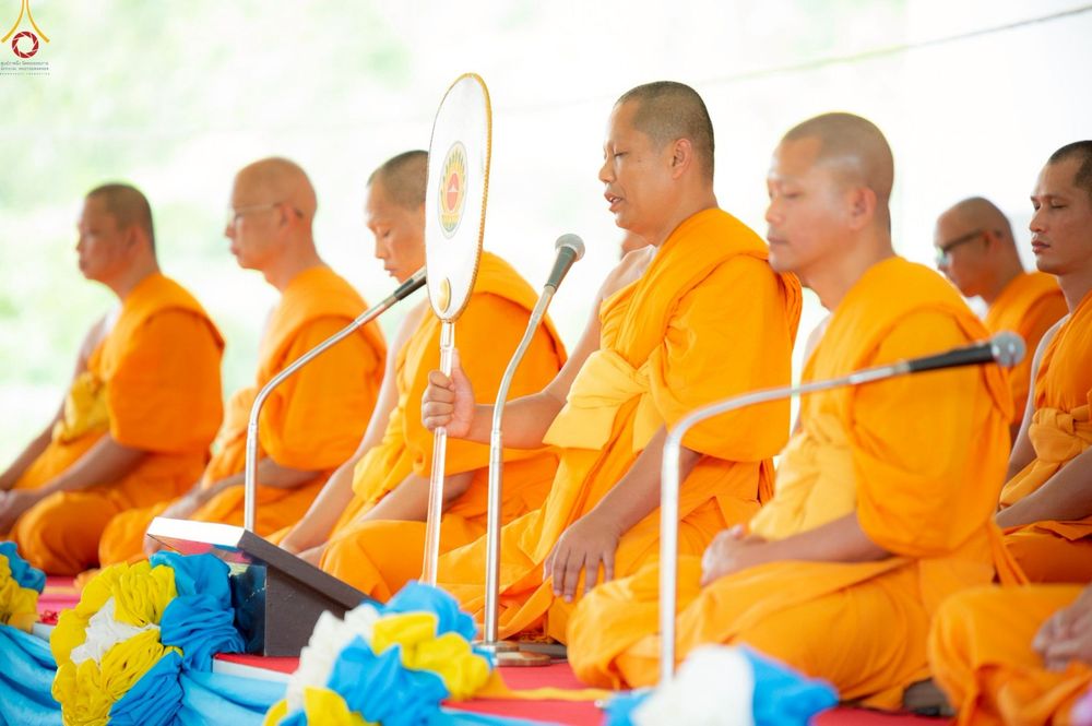 ภาพ No.255247:วันที่ 12 ตุลาคม พ.ศ. 2568 พิธีอัญเชิญพระบรมสารีริกธาตุและบรรจุ ลงในพระเกตุพระประธาน , พิธีทอดกฐินสามัคคีทั่วไทย 30,000 วัด โดยคณะศิษยานุศิษย์ วัดพระธรรมกาย  บูชาธรรม 81 ปี หลวงพ่อธัมมชโย ณ ธุดงคสถานเขาย้อย จ.เพชรบุรี