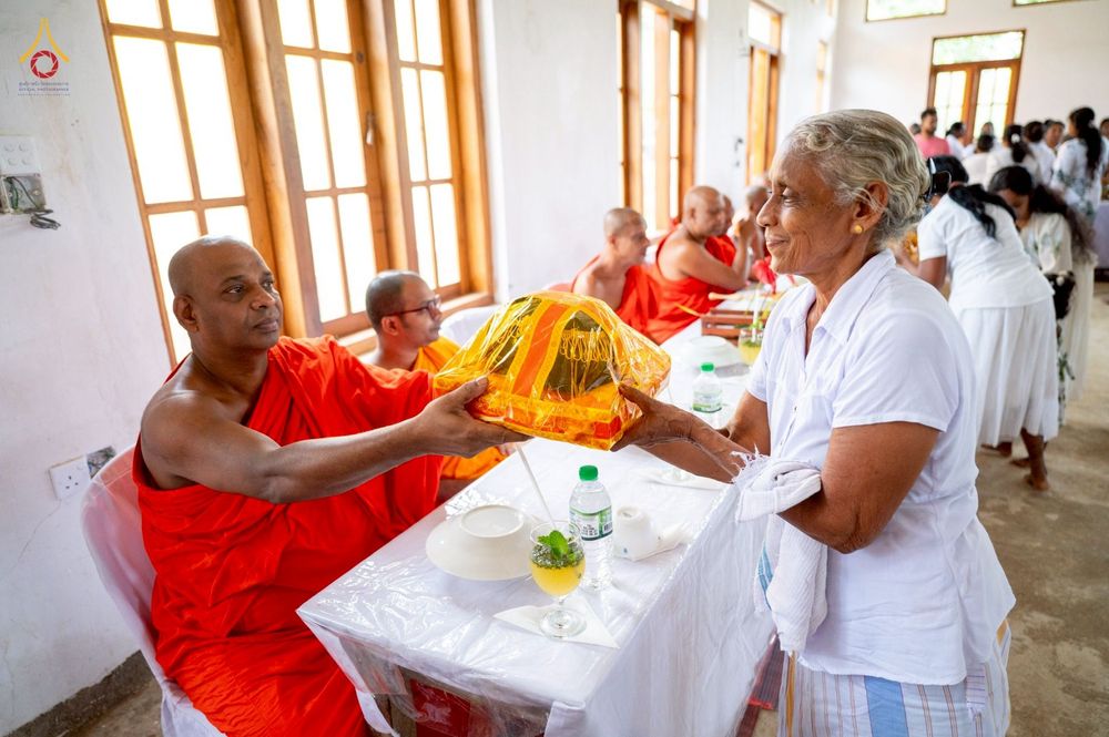 ภาพ No.262979:วันที่ 22 ตุลาคม พ.ศ. 2568 พิธีทอดกฐินสมทบ วัดกัลยาณมิตรต่างประเทศ  บูชาธรรม 81 ปี หลวงพ่อธัมมชโย ณ วัดโกฮอน ราชมหาวิหารายา และวัดศรีสุธรรมมารามายา   เมืองมาตะเล ประเทศศรีลังกา 