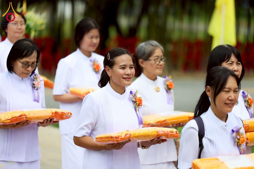 ภาพ No.255012:วันที่ 15 ตุลาคม พ.ศ. 2568 พิธีทอดกฐินสามัคคีประจำปี 2568 บูชาธรรม 81 ปี หลวงพ่อธัมมชโย ณ ศูนย์อบรมเยาวชนกาญจนบุรี