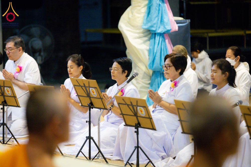 ภาพ No.293470:วันที่ 13 มกราคม พ.ศ. 2569 พิธีถวายภัตตาหารเป็นสังฆทาน แด่พระธรรมยาตรา ณ อนุสรณ์สถานมหาวิหารพระมงคลเทพมุนี (โลตัสแลนด์) อ.สองพี่น้อง จ.สุพรรณบุรี ในโครงการธรรมยาตรา กตัญญูบูชา มหาปูชนียาจารย์ พระมงคลเทพมุนี(สด จนฺทสโร) พระผู้ปราบมาร อนุสรณ์สถาน 7 แห่ง ปี