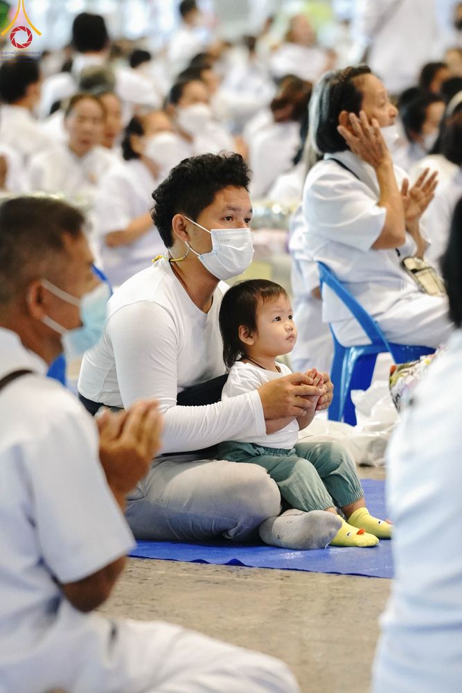 ภาพ No.78840:พิธีตักบาตร ข้าวสารอาหารแห้ง พิธีบูชาข้าวพระ ในวันอาทิตย์ต้นเดือนที่ 2 เมษายน พ.ศ. 2566