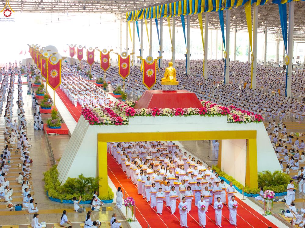 ภาพ No.318432:วันอาทิตย์ต้นเดือนที่ 5 เมษายน พ.ศ.2569 พิธีทอดผ้าป่าสมทบมหาสังฆทาน 40,000 กว่าวัดทั่วประเทศ ณ สภาธรรมกายสากล วัดพระธรรมกาย