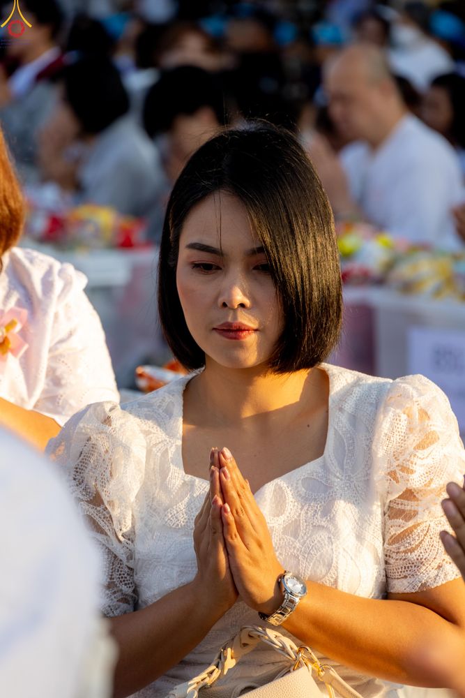 ภาพ No.282663:วันเสาร์ที่ 20 ธันวาคม พ.ศ.2568 พิธีตักบาตรพระ 10,000 รูป (ชุด 2) เนื่องในโอกาส 194 ปี จังหวัดกาญจนบุรี และอุทิศส่วนกุศลให้แด่บรรพชนทั้งหลาย บริเวณถนนสองแคว (Skywalk) เมืองกาญจนบุรี