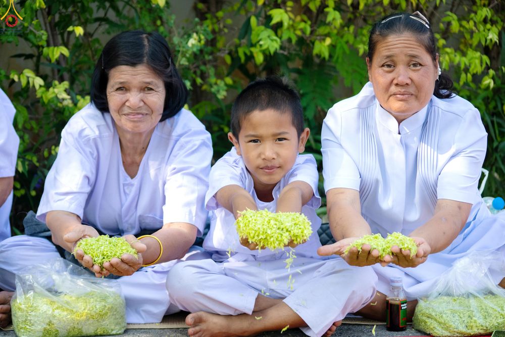 ภาพ No.292756:วันที่ 11 มกราคม พ.ศ. 2569 พิธีต้อนรับพระธรรมยาตรา ณ อนุสรณ์สถานลำดับที่ 3 สถานที่เกิดในเพศสมณะ วัดสองพี่น้อง อำเภอสองพี่น้อง จังหวัดสุพรรณบุรี ในโครงการธรรมยาตรา กตัญญูบูชา มหาปูชนียาจารย์ พระมงคลเทพมุนี(สด จนฺทสโร) พระผู้ปราบมาร อนุสรณ์สถาน 7 แห่ง ปีที