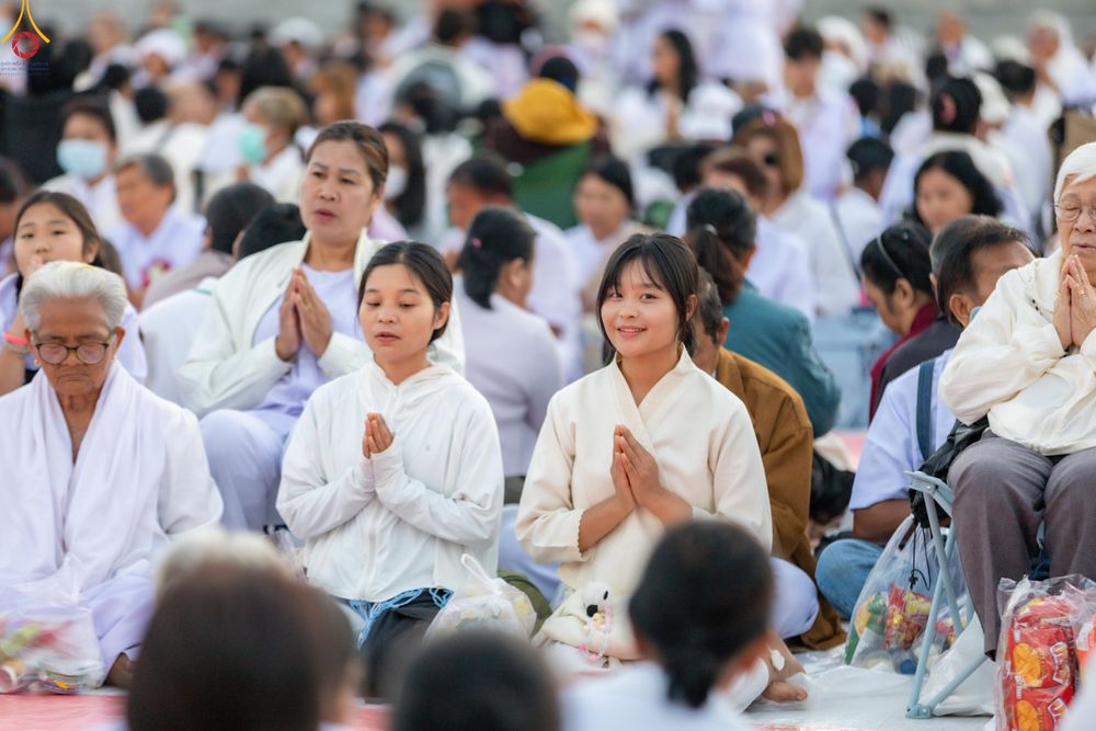 ภาพ No.302467:วันที่ 24 มกราคม พ.ศ. 2569 พิธีตักบาตรพระธรรมยาตรา ณ อนุสรณ์สถานลำดับที่ 5 สถานที่เผยแผ่วิชชาธรรมกายครั้งแรก อนุสรณ์สถานบางปลา วัดบางปลา อำเภอบางเลน จังหวัดนครปฐม ในโครงการธรรมยาตรา กตัญญูบูชา มหาปูชนียาจารย์ พระมงคลเทพมุนี(สด จนฺทสโร) พระผู้ปราบมาร อนุส